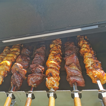 gegrillte Spieße von den smokinBBQ Girls vom Famiienfest 2022 | © smokiinBBQ